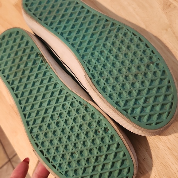 Vans - Picture 4 of 5